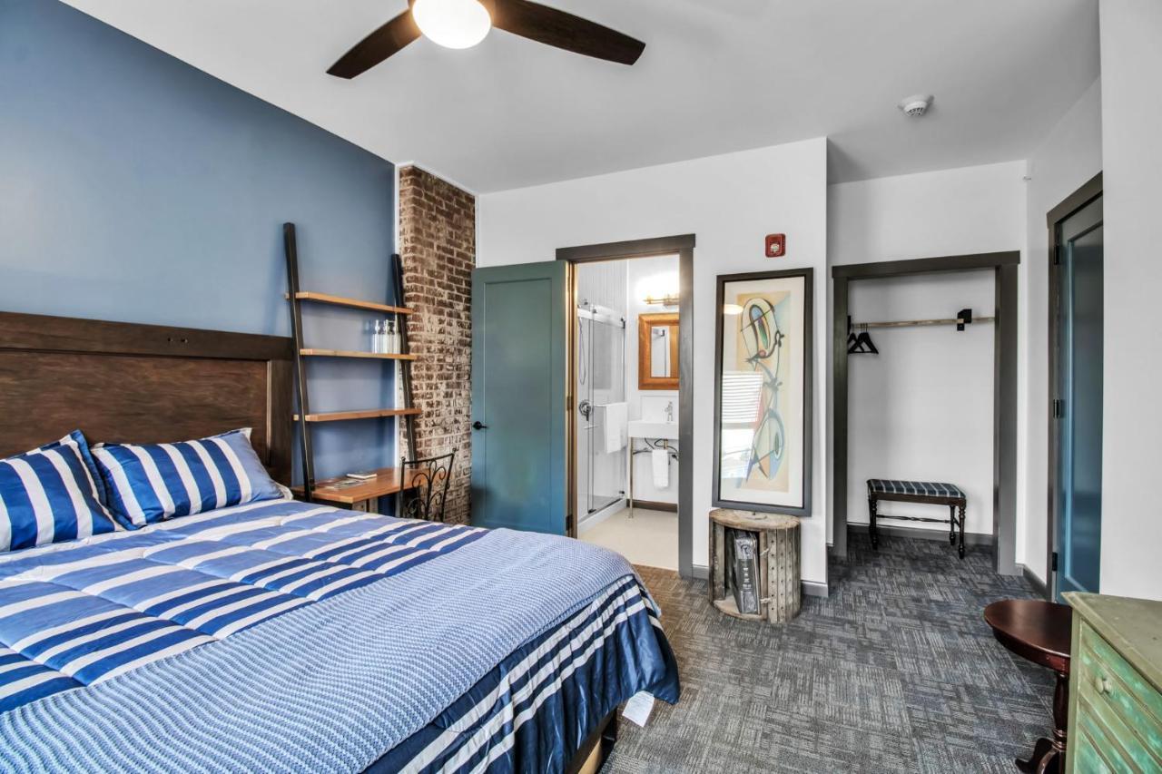 Webber Hotel Lyndonville Экстерьер фото
